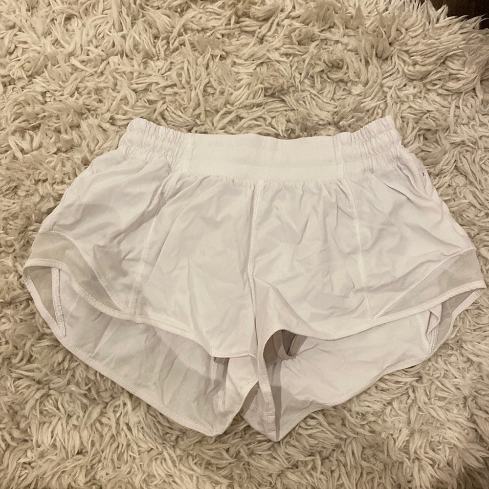 Lululemon hottie hot shorts 2.5 inch